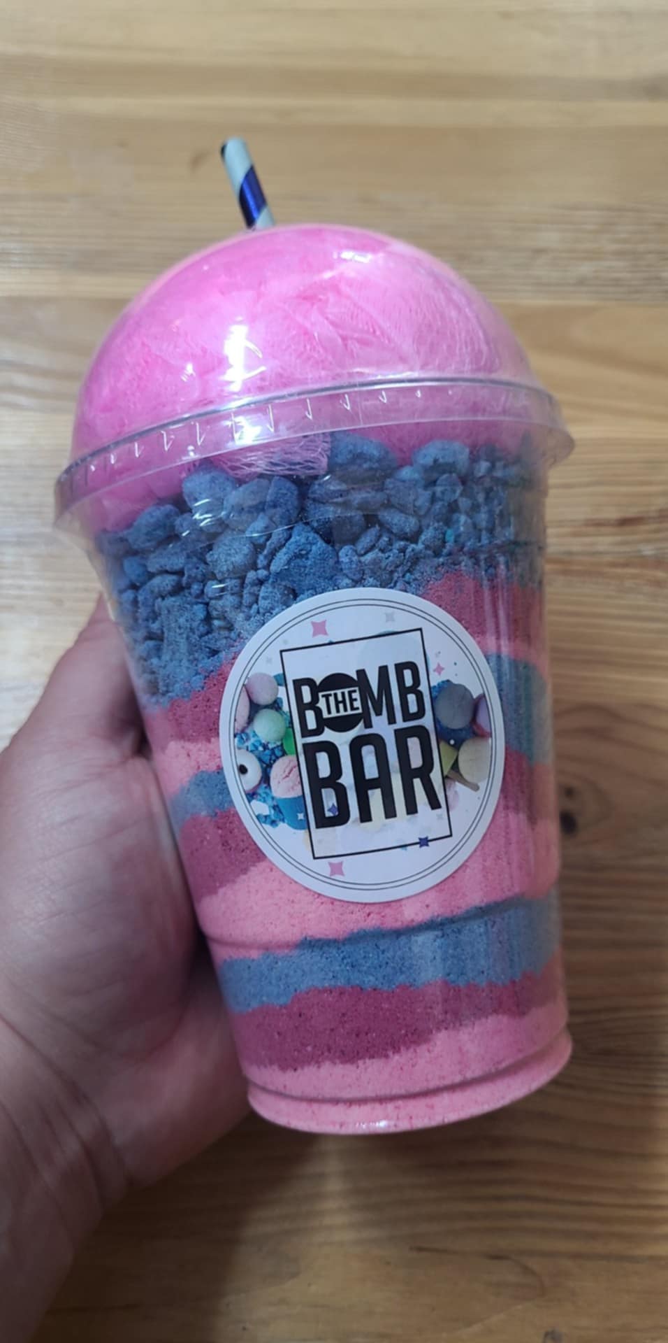 Poudre moussante dans un verre à slush