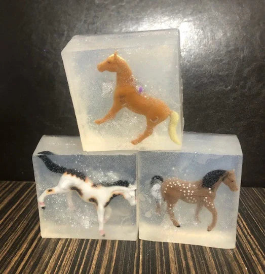 Savon avec jouet