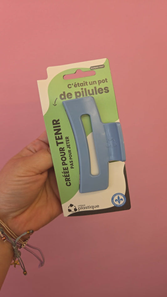 Pince à cheveux bleue pâle