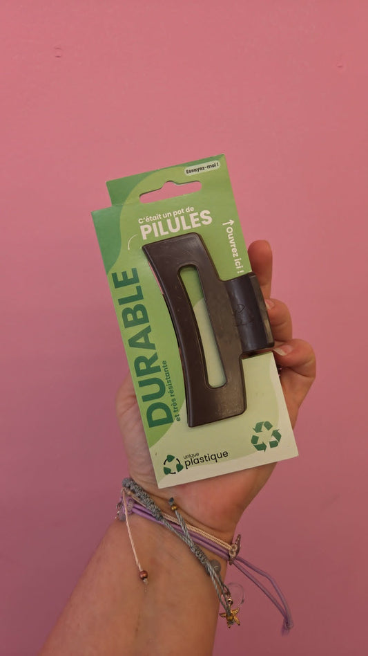 Pince à cheveux brune