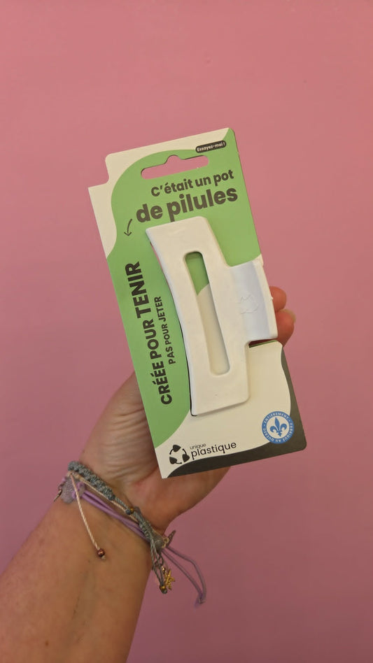 Pince à cheveux blanche